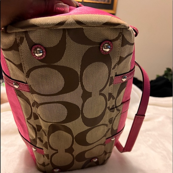 Coach purse rarely used. Good condition - Picture 3 of 4